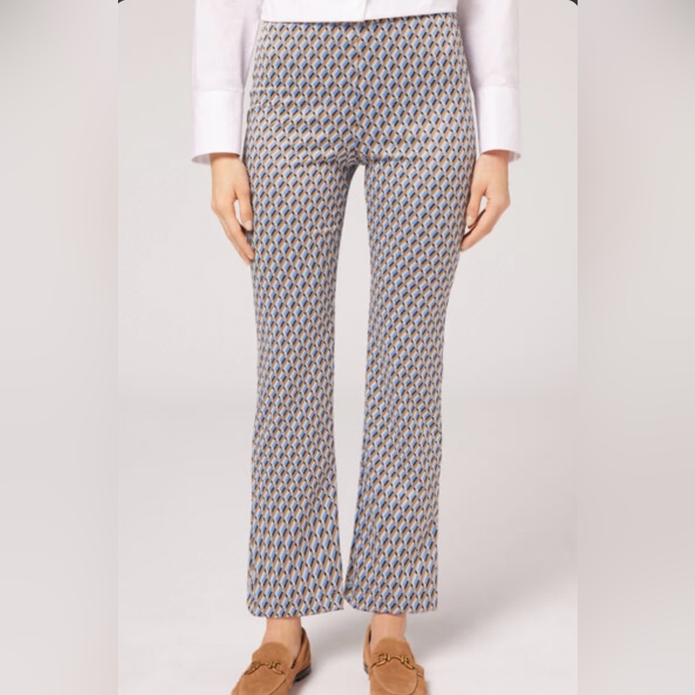 Like NEW. Chic Geometric Patterned Pants. Medium Stretch. Mid Rise